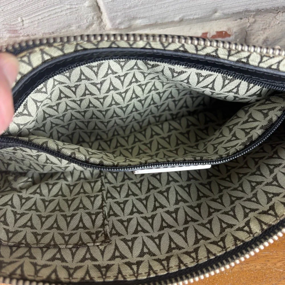 La Tour Eiffel Y2K Baguette Shoulder Bag Black Monogram‎ Patent Trim
